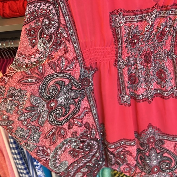 I.N.C. coral/black/white print elastic waistband vneck stud detail tunic size 2 - Picture 2 of 4